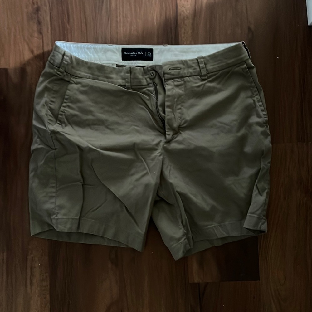 abercrombie and fitch shorts. hits above the knee/mid thigh. 33w